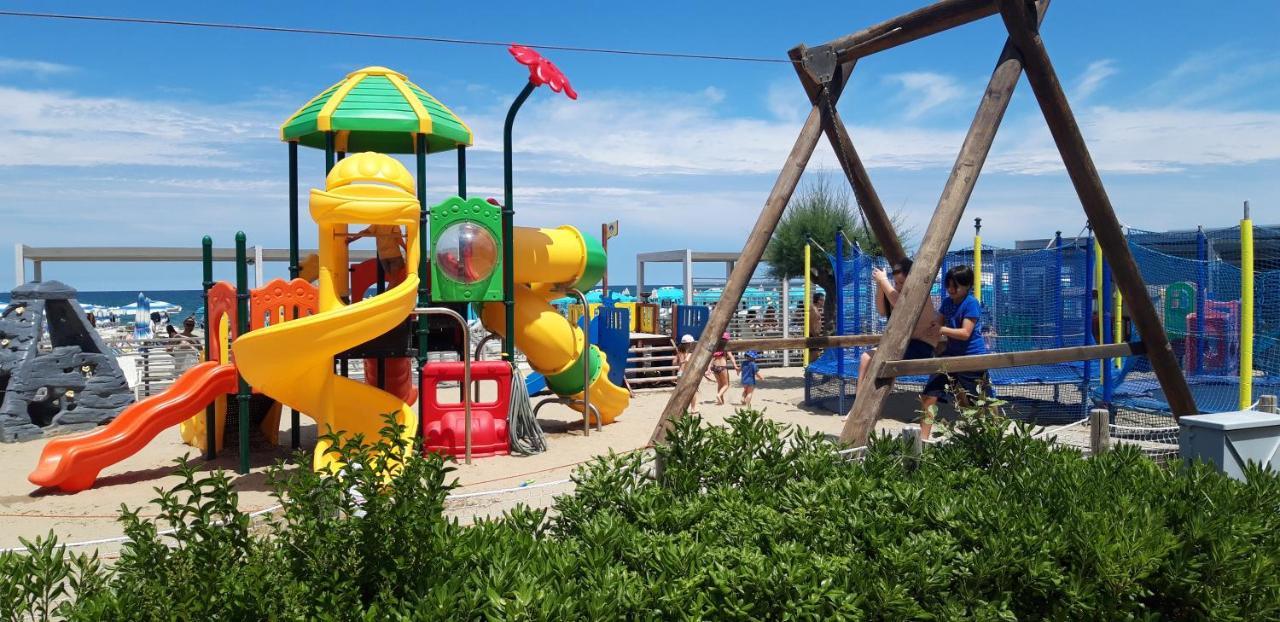 Hotel Italy Мисано Адриатико Екстериор снимка