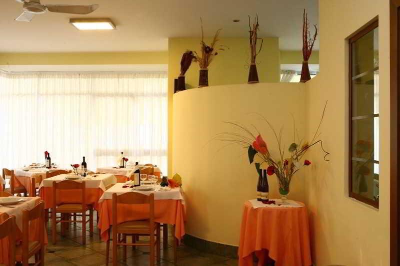 Hotel Italy Мисано Адриатико Екстериор снимка