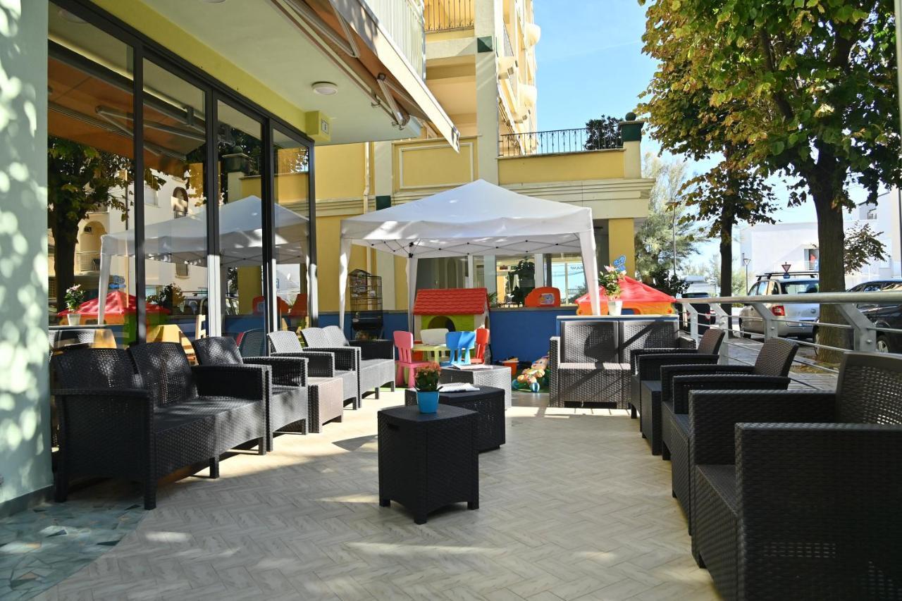 Hotel Italy Мисано Адриатико Екстериор снимка