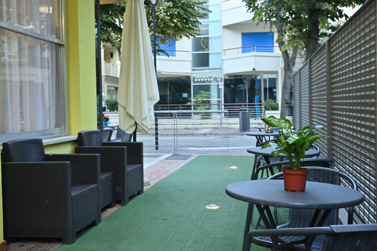 Hotel Italy Мисано Адриатико Екстериор снимка