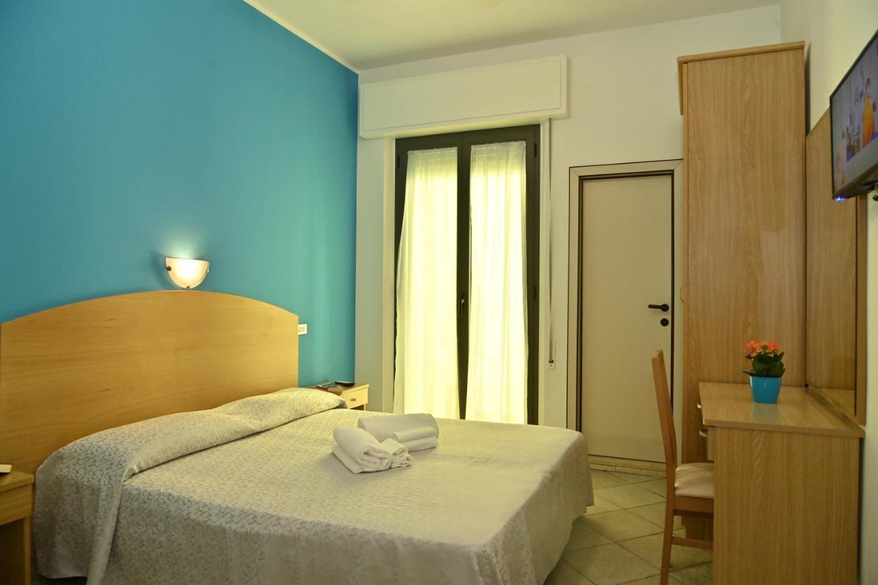 Hotel Italy Мисано Адриатико Екстериор снимка