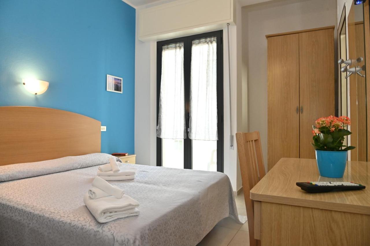 Hotel Italy Мисано Адриатико Екстериор снимка