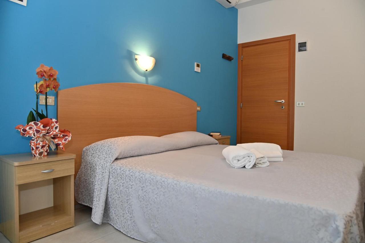 Hotel Italy Мисано Адриатико Екстериор снимка