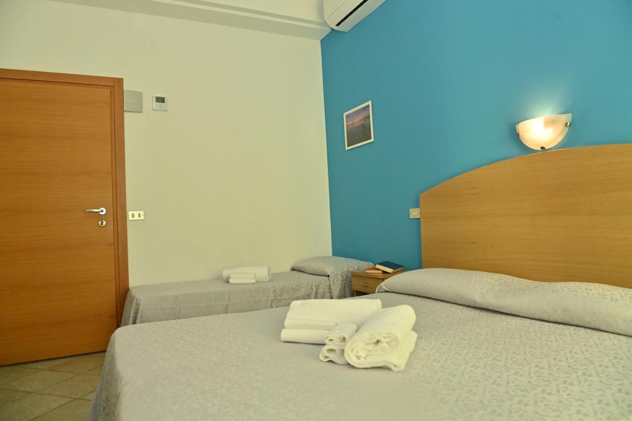 Hotel Italy Мисано Адриатико Екстериор снимка