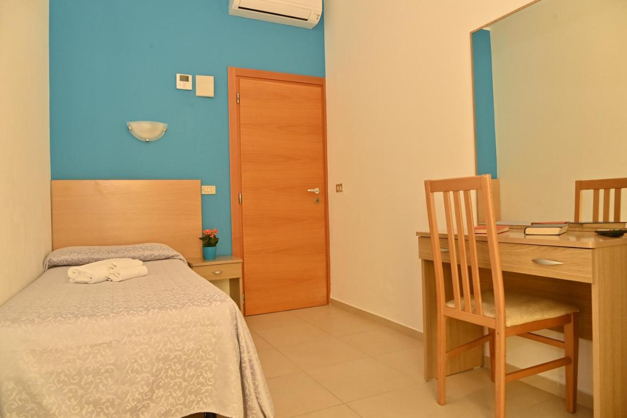 Hotel Italy Мисано Адриатико Екстериор снимка