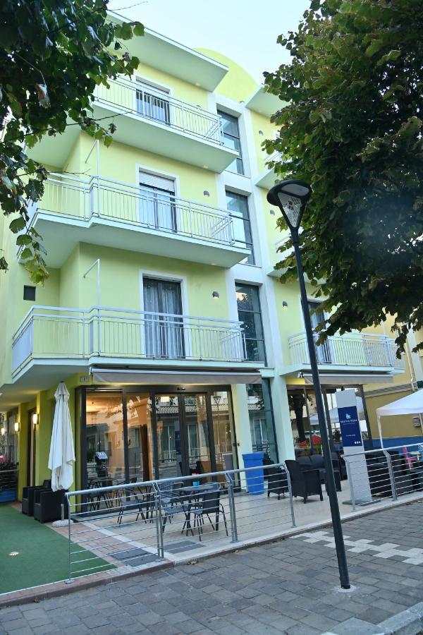 Hotel Italy Мисано Адриатико Екстериор снимка