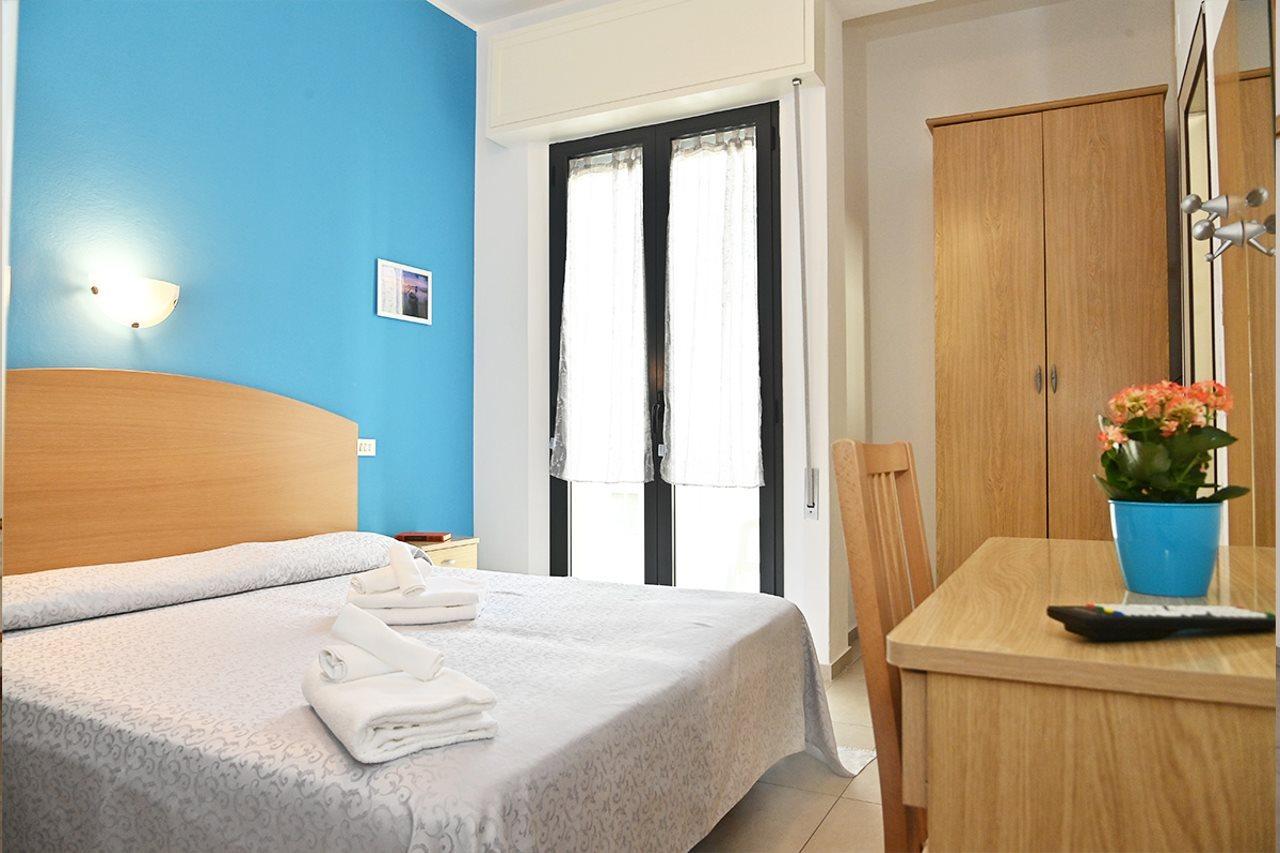 Hotel Italy Мисано Адриатико Екстериор снимка