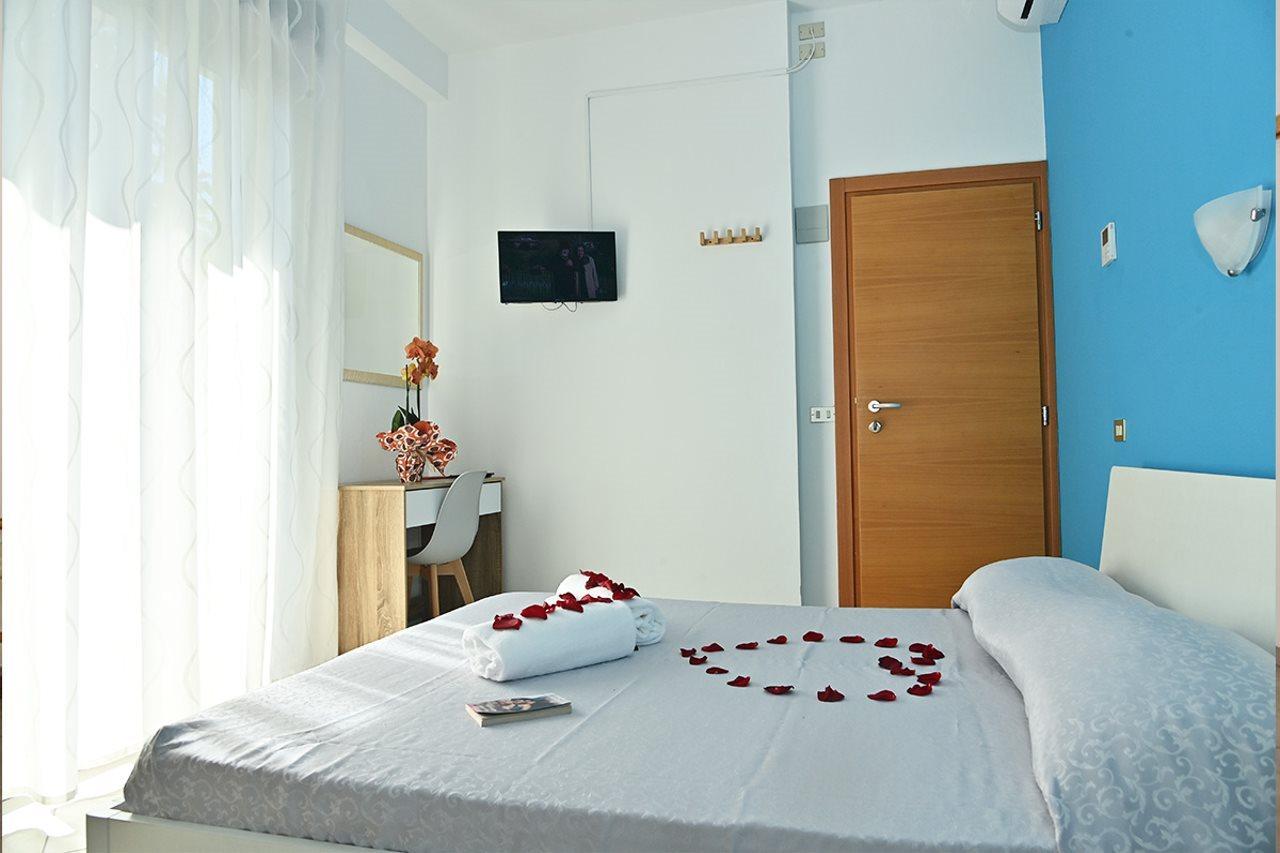 Hotel Italy Мисано Адриатико Екстериор снимка