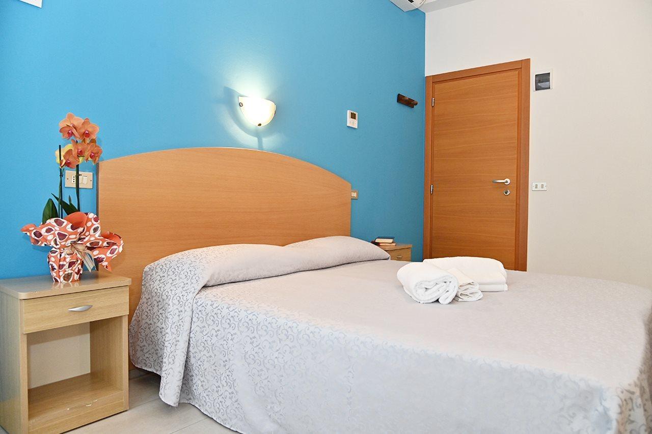 Hotel Italy Мисано Адриатико Екстериор снимка