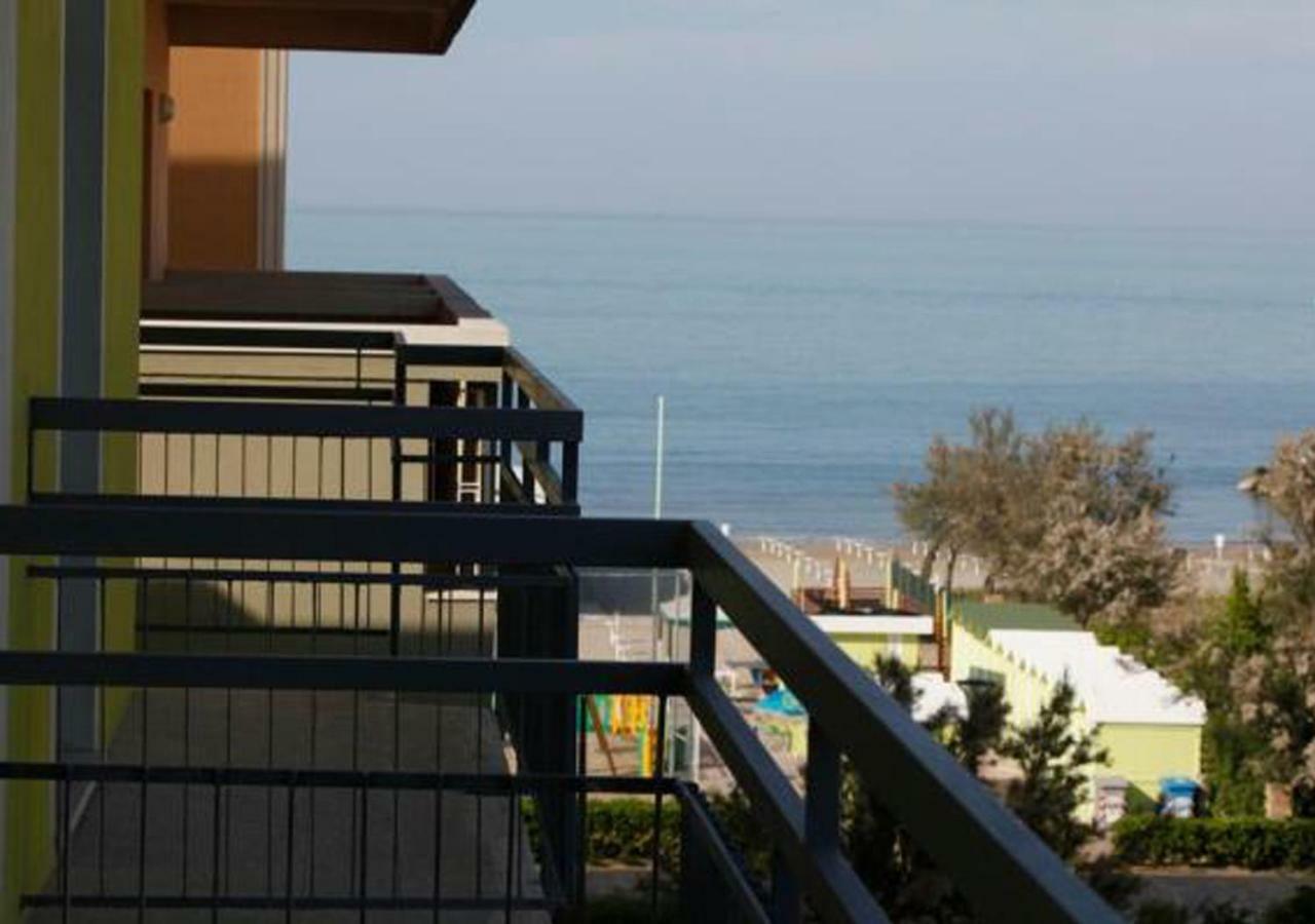 Hotel Italy Мисано Адриатико Екстериор снимка